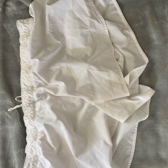 Old Navy XL Active shorts - Picture 2 of 3